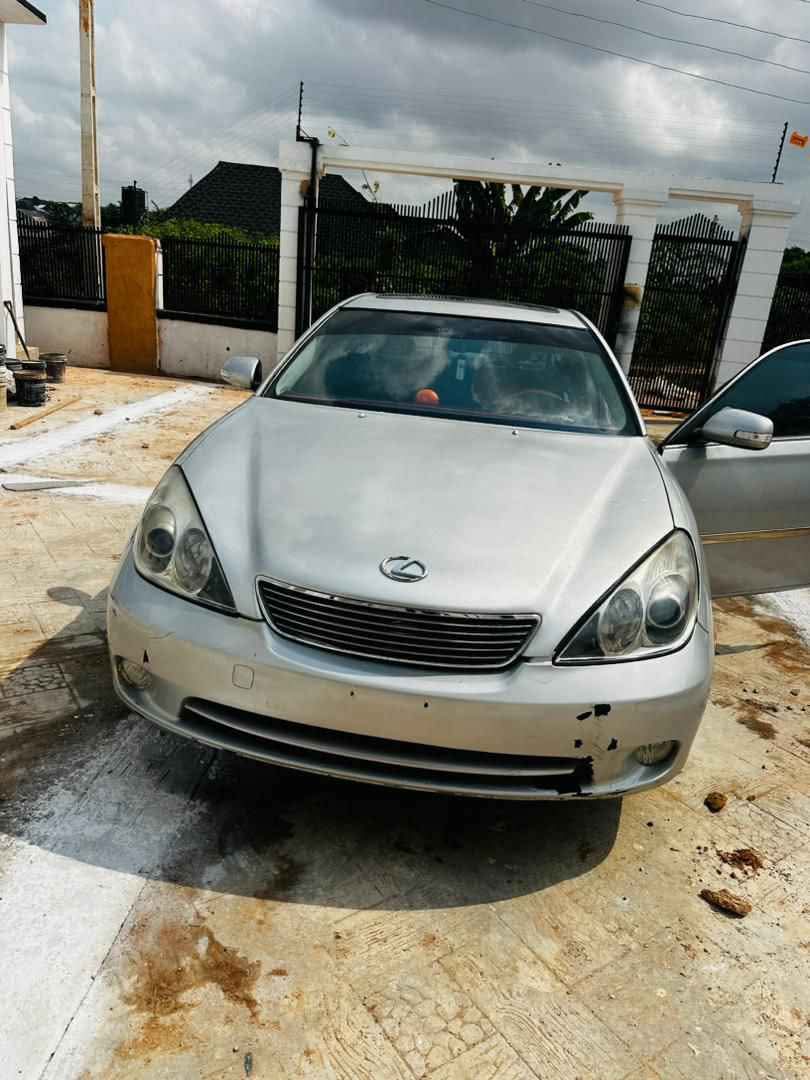 A picture of Lexus Es330