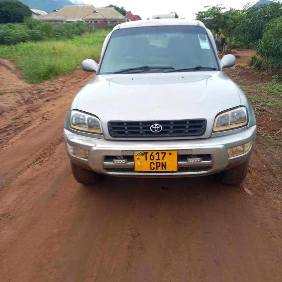 A picture of Rav 4 old on sale 0768718127