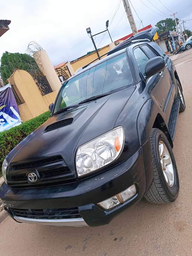 A picture of 2005 Toyota 4Runner First body Untouched engine and gear AC