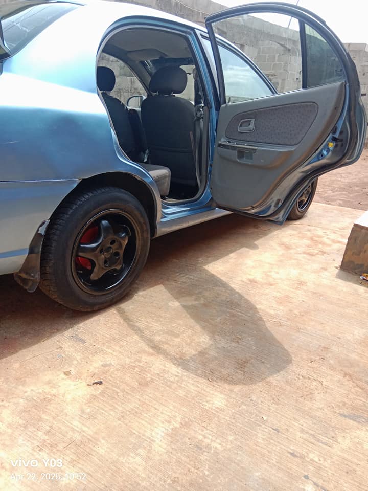 A picture of 05 Kia rio