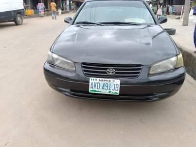 A picture of 2000 Toyota Camry