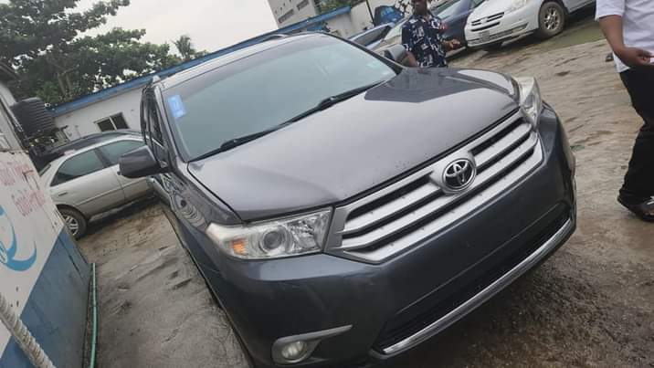 A picture of DISTRESS SALE ALERT FOREIGN USED TOYOTA HIGHLANDER 2012 2024 ENTRY