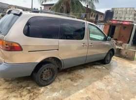 A picture of Toyota sienna