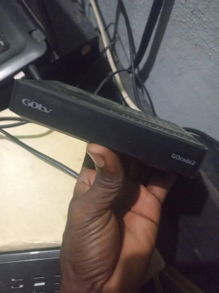 A picture of Gotv decorder antenna and remote