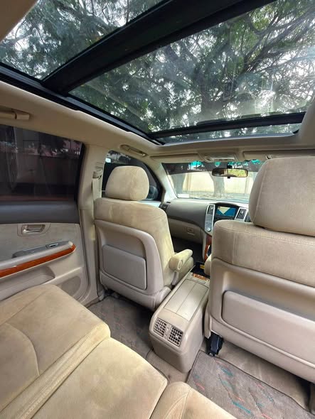 A picture of TOYOTA HARRIER Year 2005 Engine Cc 2360 Mileage 68 000km