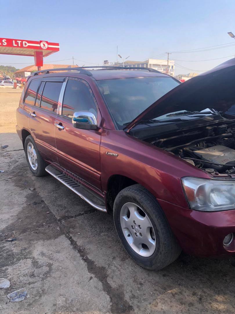 A picture of 2005 Toyota highlander