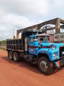 A picture of 1998 Mack Mack Black