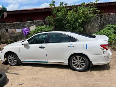 A picture of Lexus es 350 partial firstbody