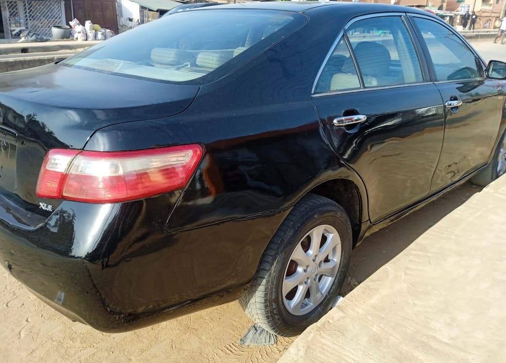 A picture of  Toyota Camry 2008 Engine and Gear Ac chilling .