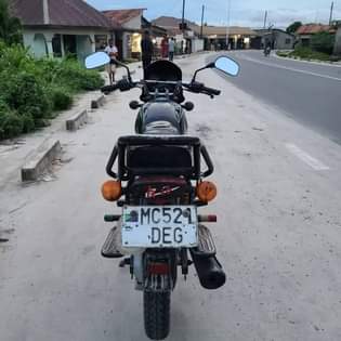 A picture of Boxer BM 125 new model gia 5 inauzwa mbagala