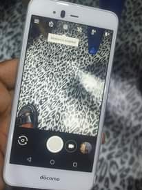 A picture of UNATUMIAJE simu yenye fingerprint nyuma miaka hiii njoo na 130tu
