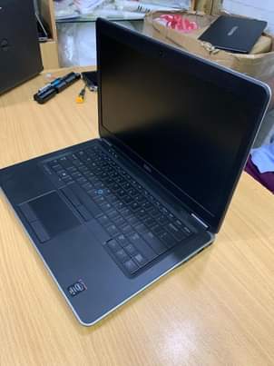 A picture of DELL LATITUDE E7440