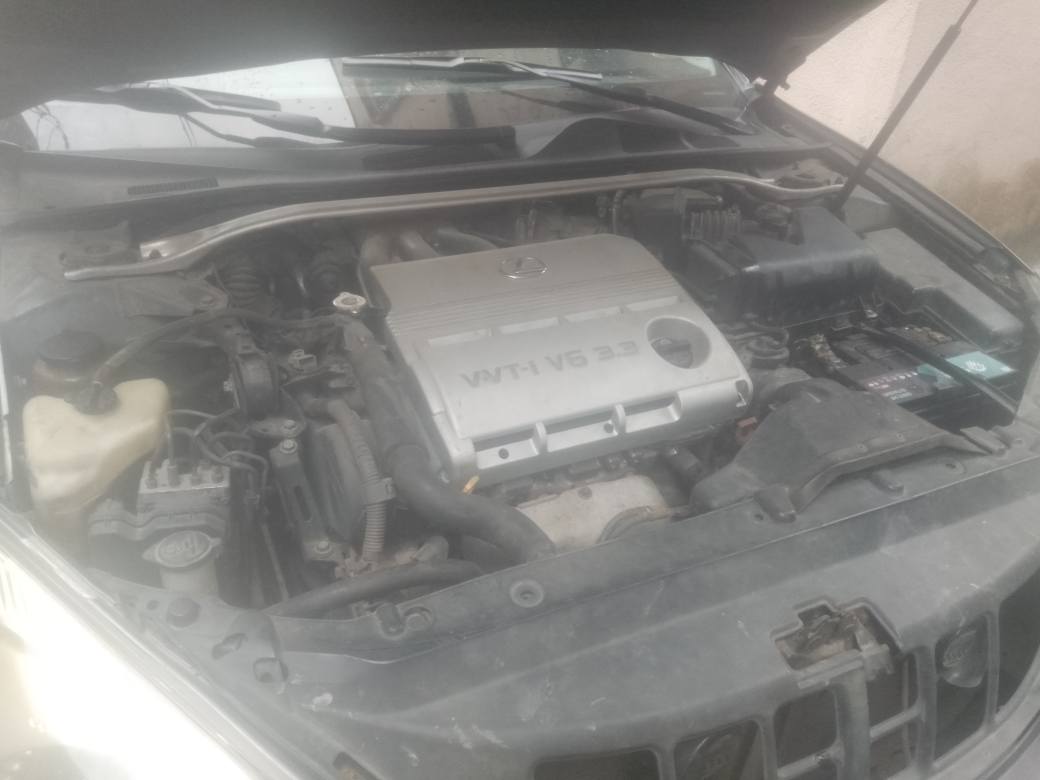 A picture of LEXUS ES 300