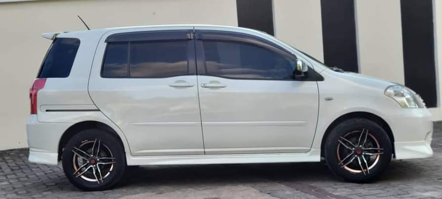 A picture of TOYOTA RAUM BEI 11 8M 0682287760