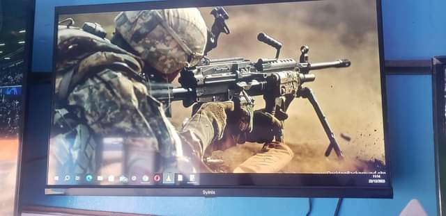 A picture of Tv 32 syinix flemles smart version with one line in