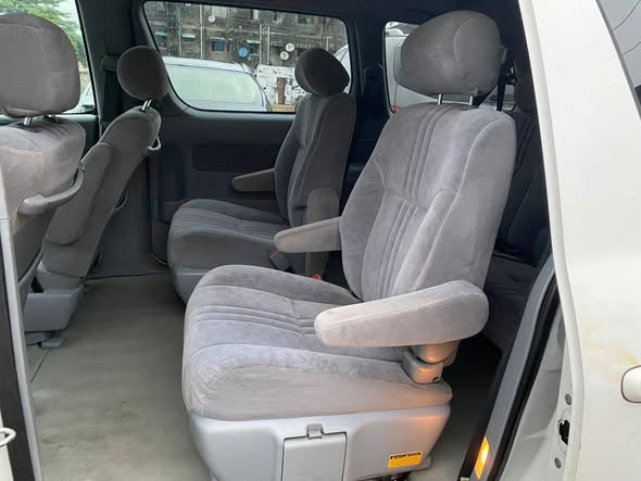 A picture of TOYOTA SIENNA 2002