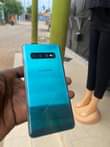 A picture of Samsung s10 plain