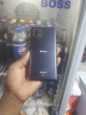 A picture of AQUOS SENSE 4