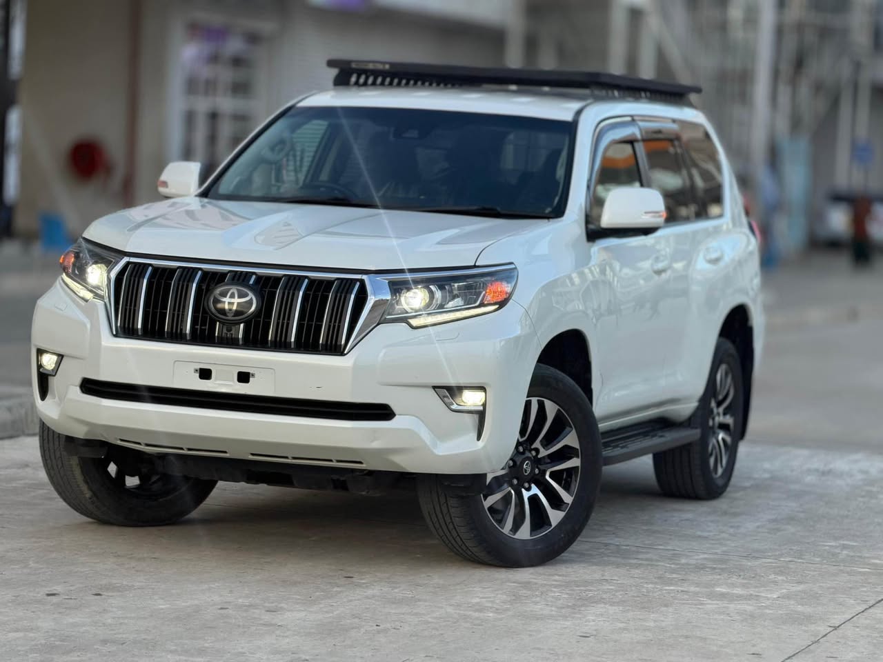 A picture of TOYOTA LANDCRUISER PRADO 2023