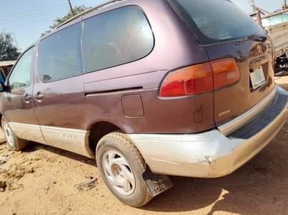 A picture of 2001 Toyota Sienna Le