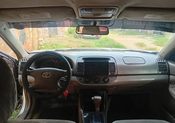 A picture of 2004 Toyota Camry