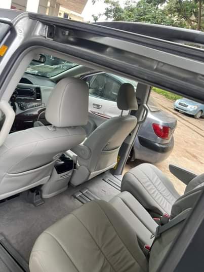 A picture of Foreign used Toyota sienna 2011 model full option power boot