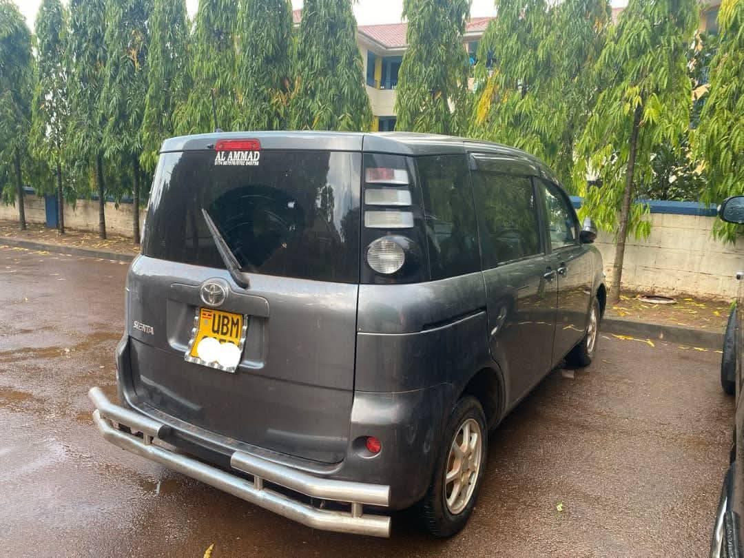 A picture of TOYOTA SIENTER 2008