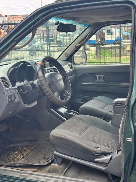 A picture of Nissan 2002