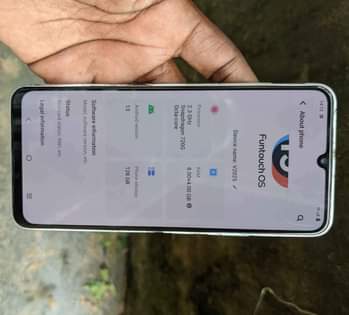 A picture of Vivo V20 128gb Ram 8 4Gb Bei 165 000 