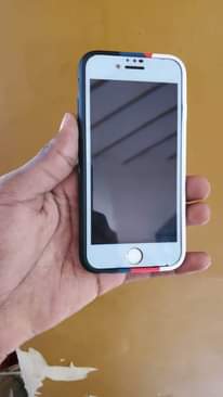 A picture of Wadau nna iPhone 6s natoa na 50000 mnanipa simu gani