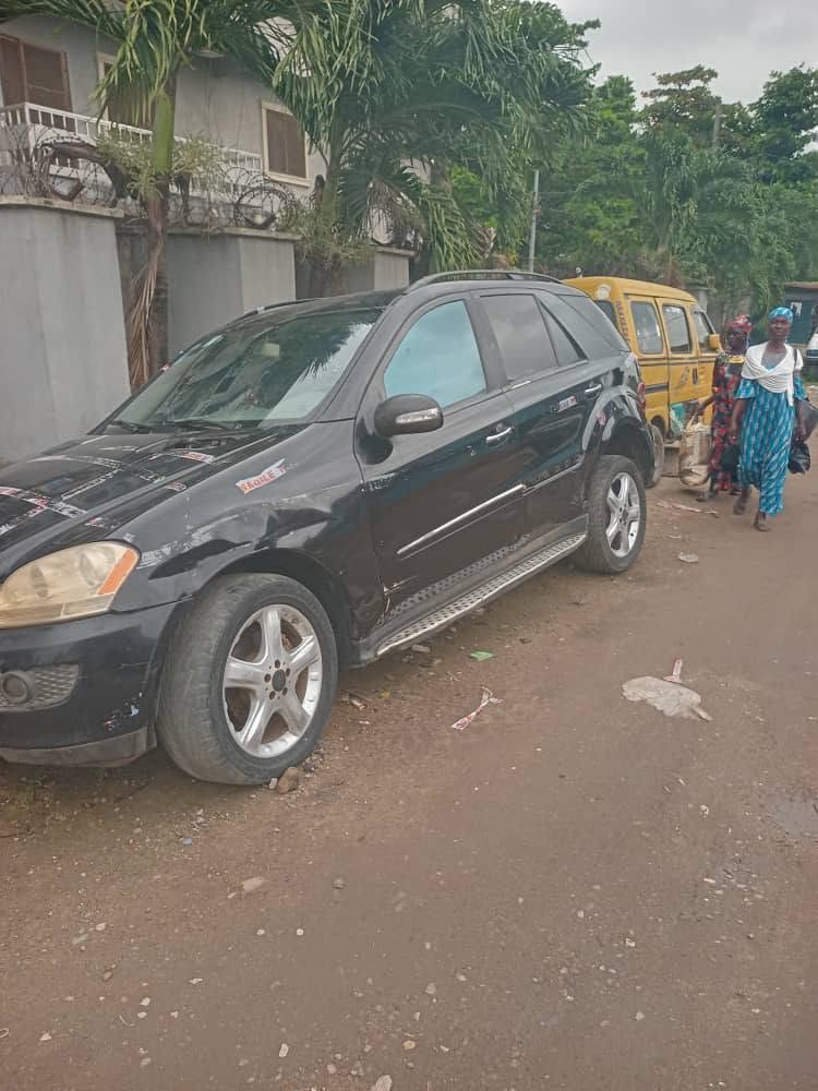 A picture of Awoof Mercedes Benz ml350 2006 model