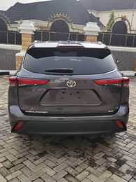 A picture of Sharp deal 2022 Toyota Highlander XLE foreign price 35million with