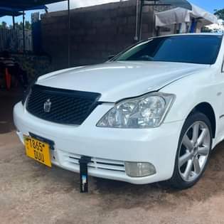A picture of Toyota crown