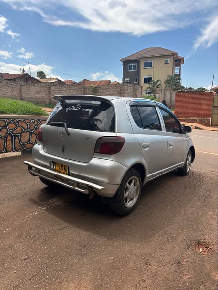 A picture of TOYOTA VITZ