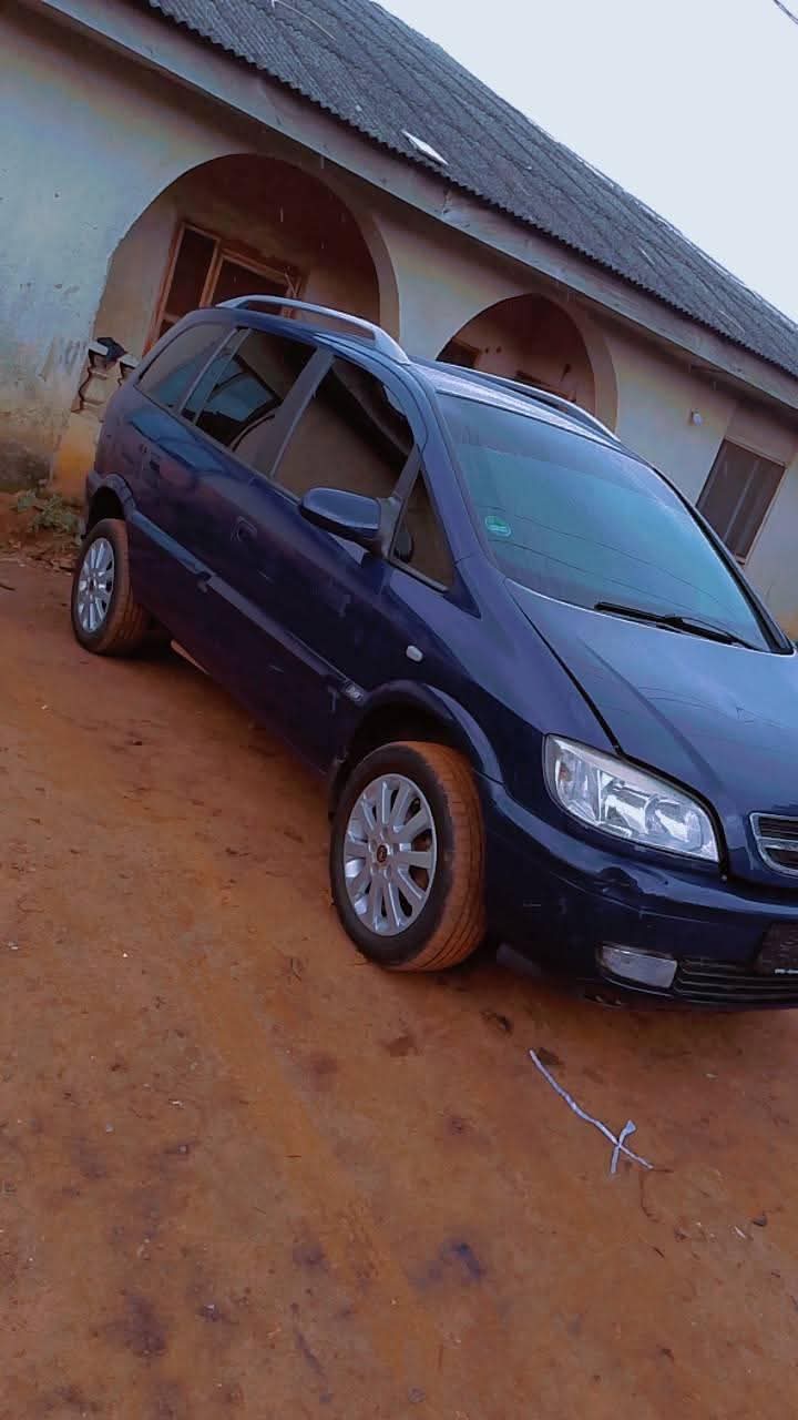 A picture of 2006 Opel Zafira 1.6 CNG opel zafira