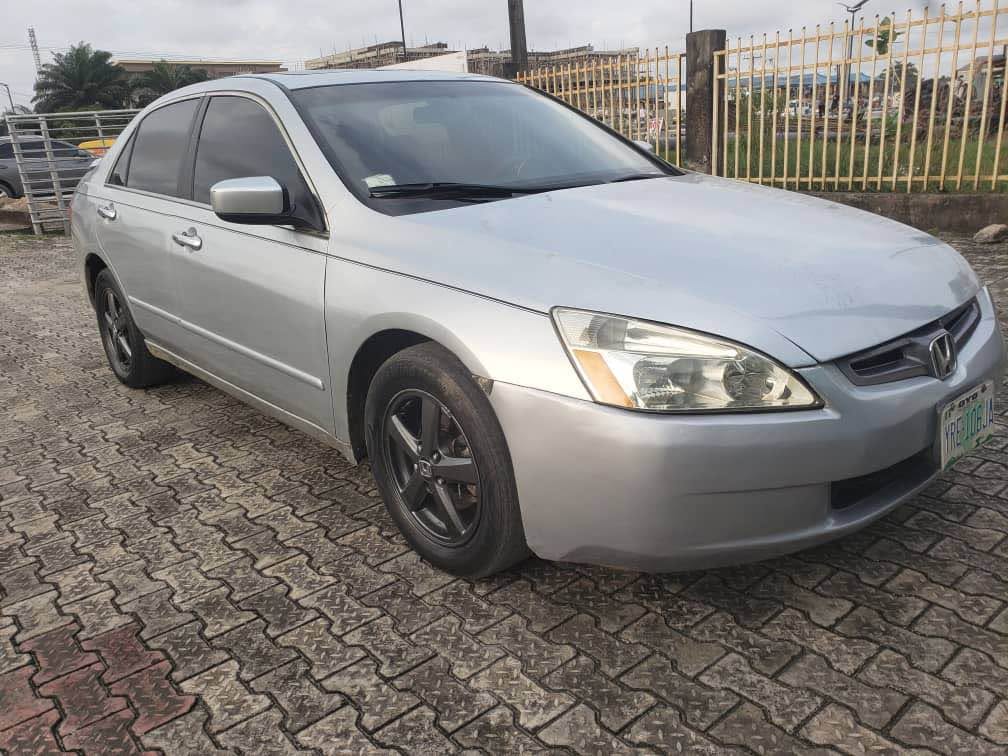 A picture of V4 05 Honda accord