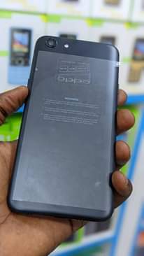 A picture of Oppo A83