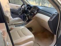 A picture of 2004 Highlander toks accident free with leather interior Formica v6