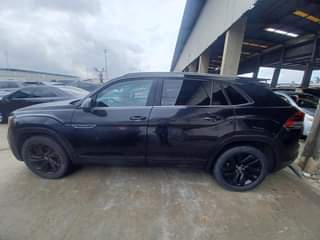 A picture of Volkswagen Atlas Cross Sport Se 2020 Black 3.6L 6