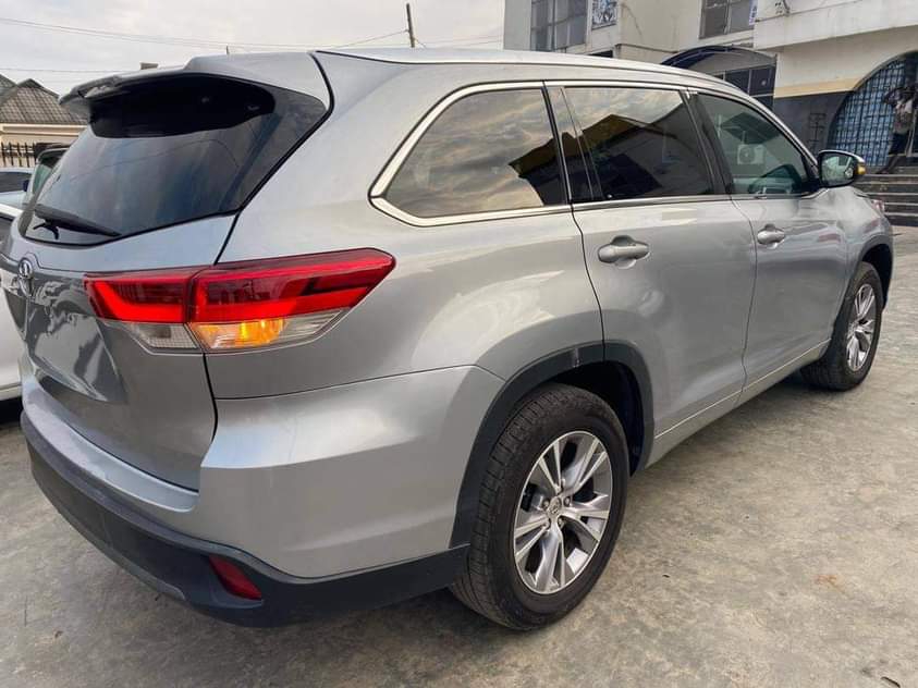 A picture of 2016 Toyota Highlander