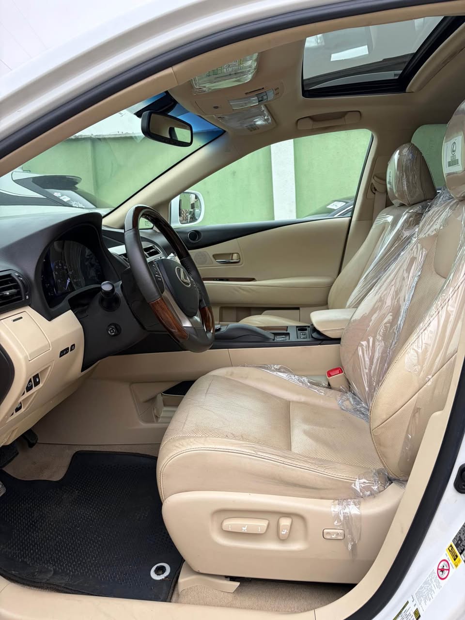 A picture of AWOOF in lagos Foreign used 2014 LEXUS RX350 full option