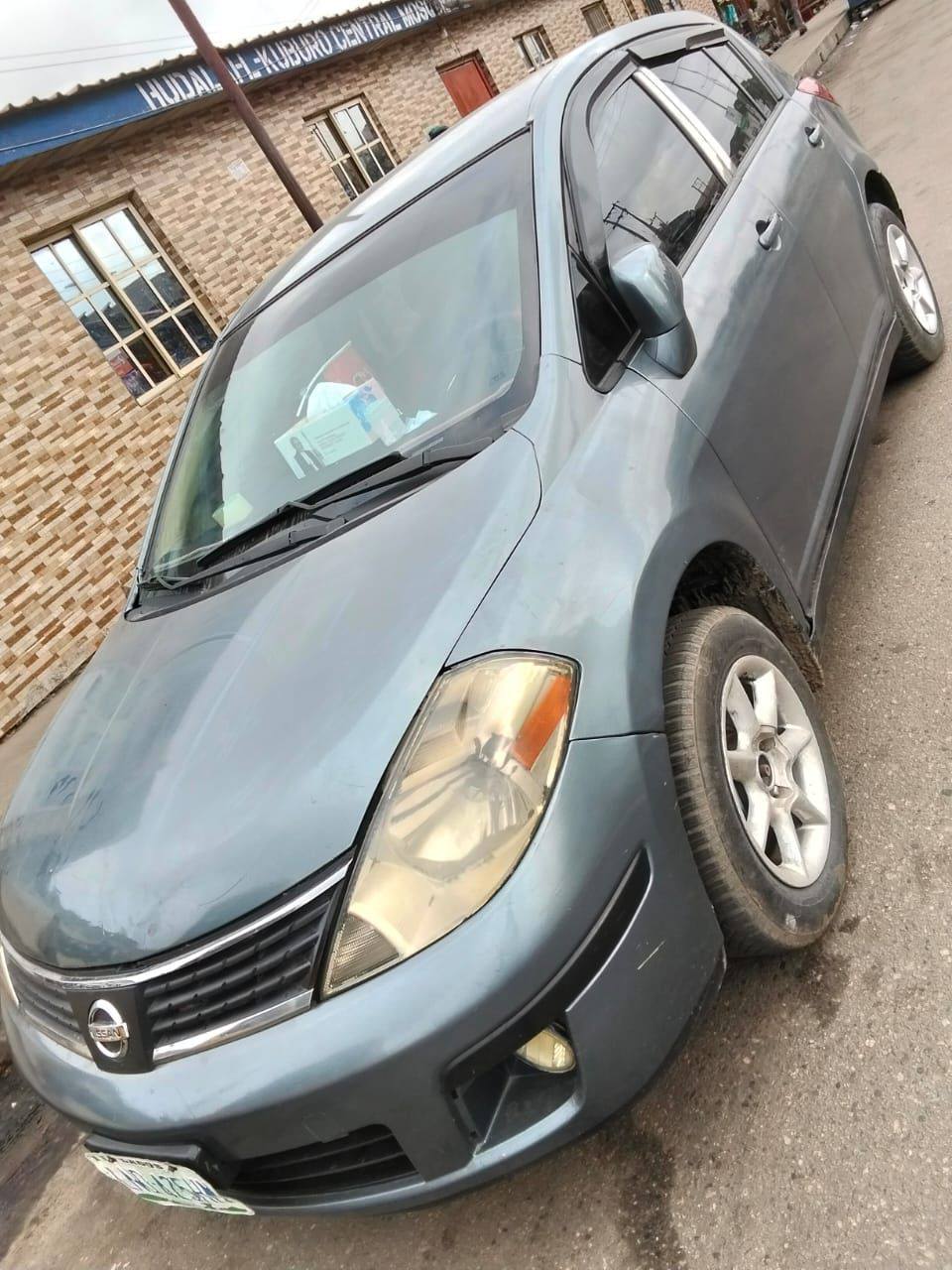 A picture of Distress sales Nissan versa 08123451380