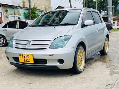A picture of TOYOTA IST ECS 15 5M