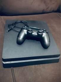 A picture of Ps 4 slim