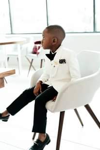 A picture of Tunadumisha heshima ya suti Kwa kushona vizuri kuilekebisha iliyoharibiwa iliyonunuliwa