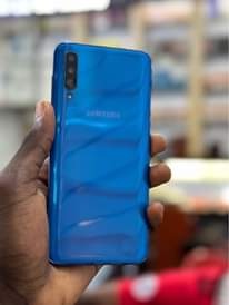 A picture of Samsung A50 128gb 4gb ram 430k call 0759979422