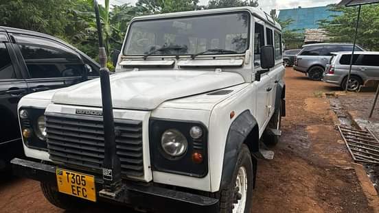 A picture of  Land Over Defender Price 35 milions Year Of Manufuctre2004