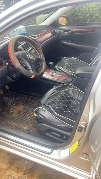 A picture of Lexus es300