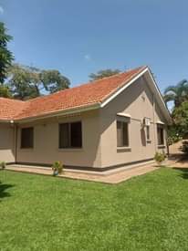 A picture of 4 Bedrooms House having Guests wing all seated on 30