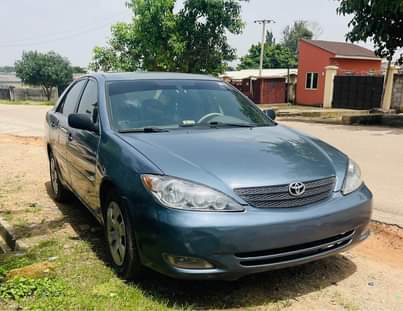 A picture of 2004 XlE